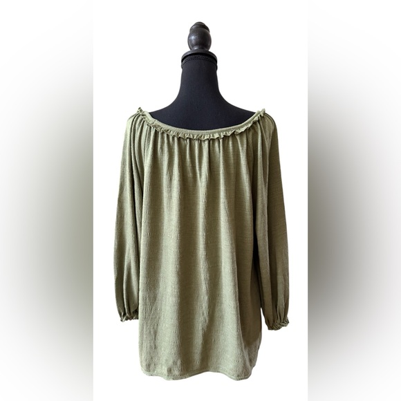 Max Studio: Olive Green BoHo Blouse with Keyhole Neckline and Ruffle Trim - Picture 3 of 16